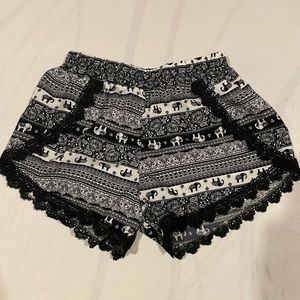 boho festival black/white shorts